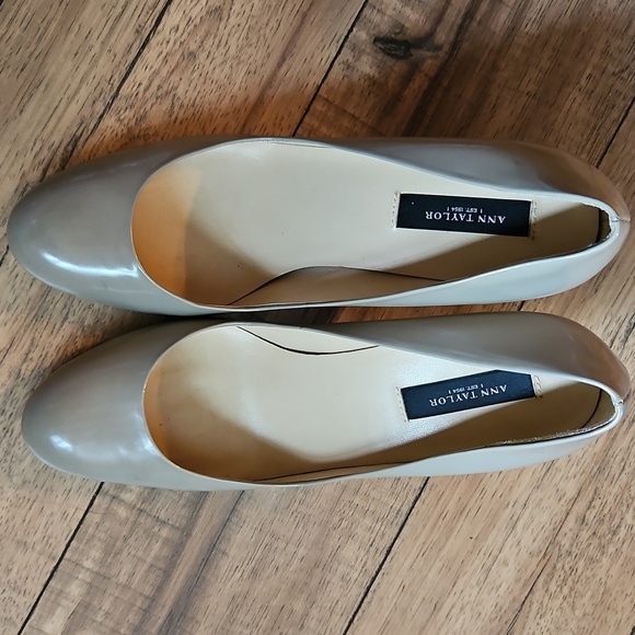 Ann Taylor Taupe Patent Leather Heels - 3.5" Round Toe, Size 7.5M - Picture 9 of 16
